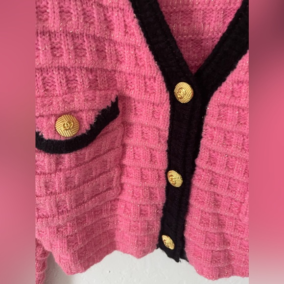Forever 21 New, Pink Cardigan with black contrasting and gold buttons.fits all - Picture 4 of 5